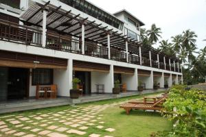 Balkoni atau teres di Gokulam Grand Turtle On The Beach