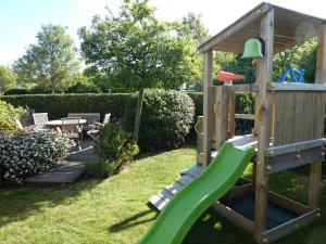 Herní místnost nebo prostor pro děti v ubytování Huis Pimpernel
