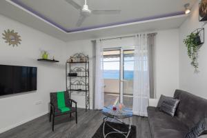 TV a/nebo společenská místnost v ubytování Seaside Deluxe