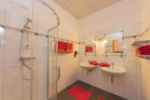 Koupelna v ubytování Landhaus Hochkönig + 27 fotografií