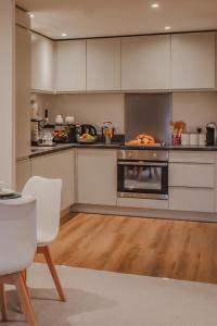 Η κουζίνα ή μικρή κουζίνα στο Open Key Apartments