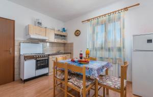 Kuchyňa alebo kuchynka v ubytovaní Apartments Ulika