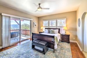 Katil atau katil-katil dalam bilik di Mountain Gem with Game Room, 5 Mi to Lake Arrowhead!