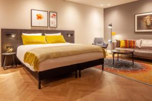 Postel nebo postele na pokoji v ubytování Golden Tulip Leiden Centre