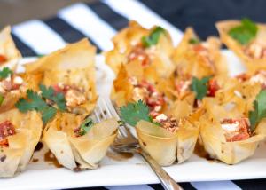 une plaque de nourriture avec nachos et fourchette dans l'établissement The Farm Boutique Guest House, à De Hoop