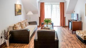 TV a/nebo společenská místnost v ubytování Hotel Tihany Átrium