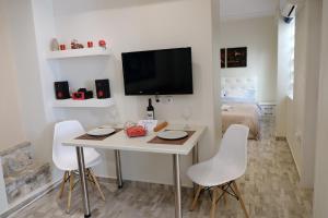 A television and/or entertainment centre at George Studio