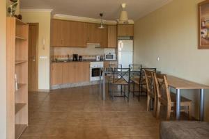 Kuchnia lub aneks kuchenny w obiekcie Apartamentos Sotavento - Playa La Tejita - El Médano