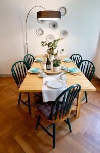 a wooden table with chairs and a dining room at 110 qm Ferienwohnung Stadtvilla Halberstadt - Dem Tor zum Harz in Halberstadt
