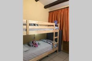 Postel nebo postele na pokoji v ubytování Casita blanca con fibra óptica y piscina cominutaria