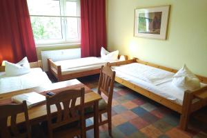 A bed or beds in a room at Hostel & Bistro Haus der Horizonte