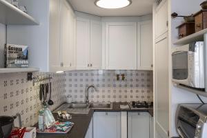 A kitchen or kitchenette at Casa Giustiniani by Wonderful Italy Még 19 kép