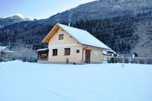 Ferienhaus Backstuber during the winter