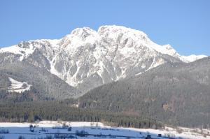 A general mountain view or a mountain view taken from the holiday home