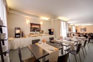 Restaurace v ubytování Hotel Alba Roma + 25 fotografií