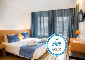 Ein Bett oder Betten in einem Zimmer der Unterkunft Hotel Mira Sagres