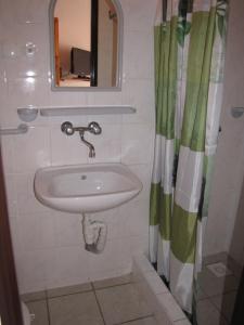 Uma casa de banho em Zibi i Pod Topolami
