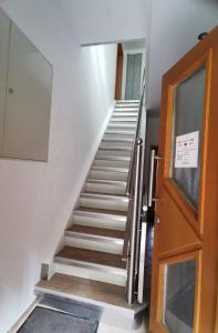 a stairway with a wooden door and a stair case at Ferienwohnung Am Salzbach in Lemberg