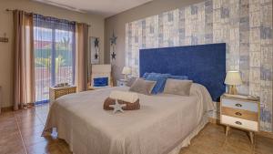 Ένα ή περισσότερα κρεβάτια σε δωμάτιο στο Villa Fortuna +34 φωτογραφίες