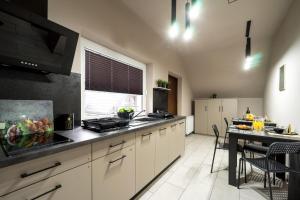 Kuchyň nebo kuchyňský kout v ubytování Apartament Perła Pienin
