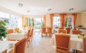 A restaurant or other place to eat at Hotel Abenstal