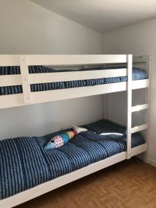 two bunk beds in a room with a pillow on the bottom bunk at Maison Bord de Mer LE BIGORNEAU l'Herbaudière in Noirmoutier-en-l'lle