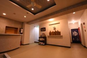 un hall d'une pharmacie avec plafond dans l'établissement Onsen Inn Hamayu Nagi / Vacation STAY 81903, à Beppu