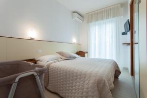 A bed or beds in a room at B&B Airone Cervia - Camere e Appartamenti