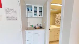 A kitchen or kitchenette at Castle 1733 Ocean view studio with direct beach access, pool, tennis & free parking