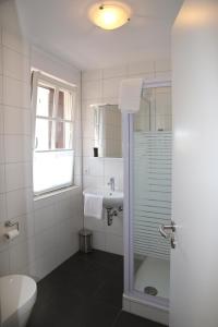 A bathroom at Landhotel Sickinger Hof