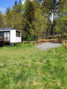 Gallery image of WUDINO - Ubytování v přírodě, se zvířaty v industriálním duchu, in Ostrov u Macochy