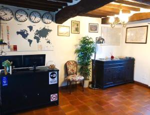 a room with a desk and clocks on the wall at Agriturismo La Conte in Lucca