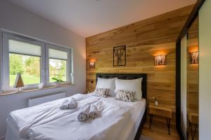 Posteľ alebo postele v izbe v ubytovaní Apartament Leśniczówka - 5D Apartamenty