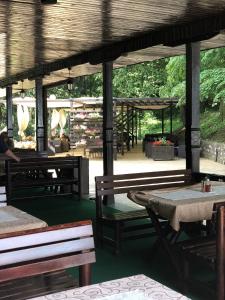 Restoran atau tempat lain untuk makan di Jezero Kudrec