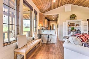 Imagen de la galería de Putt-Putt, Pickleball and Trails Glenville Getaway, en Glenville