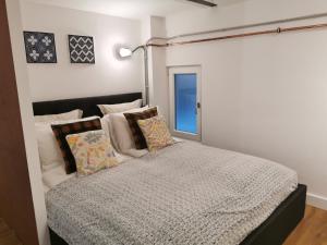Posteľ alebo postele v izbe v ubytovaní The Address Loft 22ppl