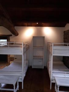 Albergue o Xistral客房内的一张或多张床位