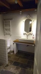 Albergue o Xistral的一间浴室