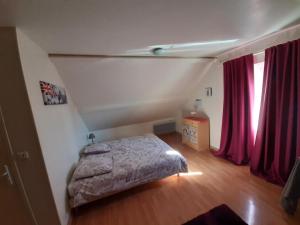 Postel nebo postele na pokoji v ubytování Bienvenue chez les GIBBS!