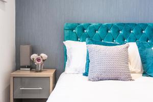 Voodi või voodid majutusasutuse Instagram-Worthy apartment in Central London toas