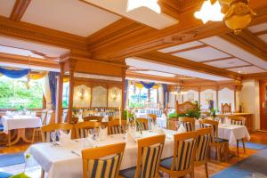 Restoran või mõni muu söögikoht majutusasutuses Hotel Thüringer Hof
