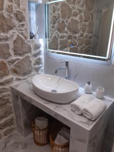 Ένα μπάνιο στο Villa Dragi