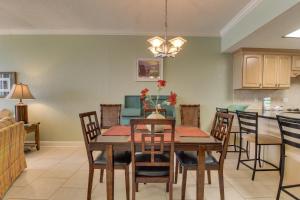 Gallery image of Navarre Towers Condos in Navarre