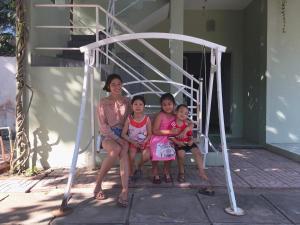Děti v ubytování Nhà nghỉ Cát Đằng Hồ Tràm