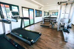 Fitness centrum a/nebo fitness zařízení v ubytování Play Phala Beach Rayong