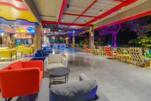 Bazén v ubytování Play Phala Beach Rayong nebo v jeho okolí