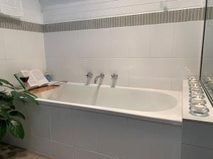 Un baño de Short Stays Gippsland (Newborough)