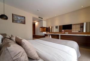Kuchyň nebo kuchyňský kout v ubytování Hotel Mirjana & Rastoke