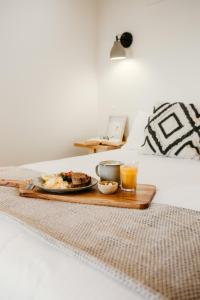 Postel nebo postele na pokoji v ubytování Yeppoon Surfside Motel