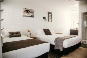 Postel nebo postele na pokoji v ubytování Yeppoon Surfside Motel